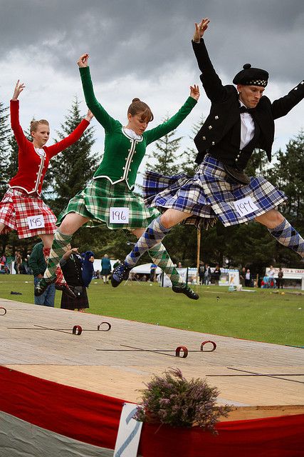 On the right - male dancer in kilt #Longniddry #Royal #Tartan Scottish Dancing, Celtic Dance, Scottish Costume, Scottish Highland Games, Scottish Highland Dance, Highland Dancing, Scottish Dress, Tam O' Shanter, Highland Dance