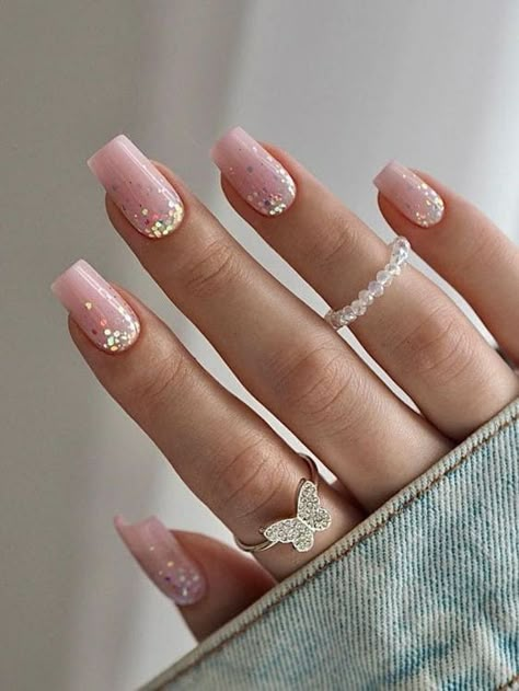 Light pink nail with glitz Pink Sparkle Nails, Pink Wedding Nails, Blush Pink Nails, Pale Pink Nails, Soft Pink Nails, Bridesmaids Nails, Baby Pink Nails, Pink Glitter Nails, Light Pink Nails