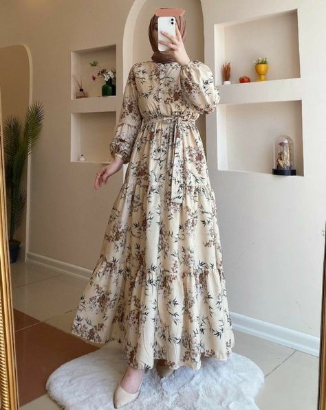 Floral Hijabi Dresses, Dress Motif Hijab, Stylish Outfits Casual, Hijab Look, Simple Gowns, Frock For Women, Stylish Wedding Dresses, Mode Abaya, Modest Dresses Casual