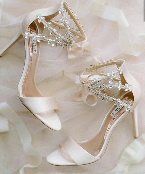 Medium Length Hairstyle, Comfortable Bridal Shoes, Bride Heels, Pencil Heels, Wedding High Heels, Fancy Heels, Fairy Shoes, Trendy Heels, Shoes Heels Classy