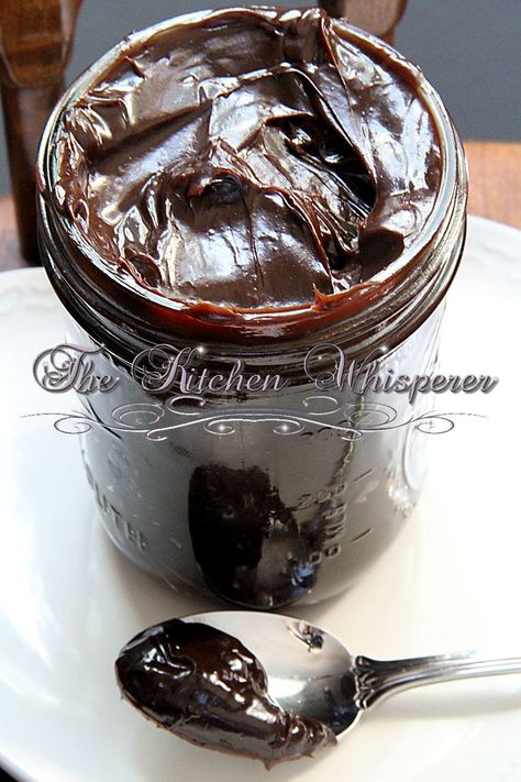 Fudge Sauce For Cake, How To Make Hot Fudge Sauce, Hot Fudge Sauce Recipe, Ice Cream Sauce, Homemade Hot Fudge, Chocolate Fudge Sauce, Hot Fudge Sauce, Fudge Sauce, Chocolate Caliente