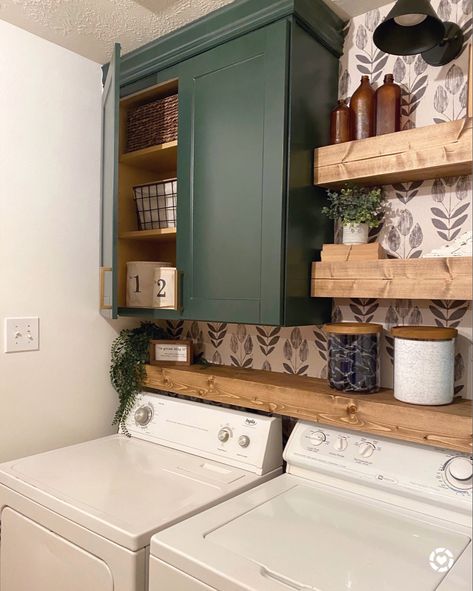 Washer And Dryer Countertop, Laundry Room Closet Ideas, Room Closet Ideas, Home Decor Laundry Room, Laundry Room Refresh, Baie Vintage, Laundry Room Decor Ideas, Laundry Organizer, Laundy Room