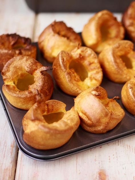 amazing yorkies - same measurements, add eggs to measuring jug and check where it measures to. Add flour & milk to the same line. Add a pinch of salt.Whisk for 2min, put in fridge, don't rewhisk. In oven at 220 for about 10min. Use lard in Yorkshire pudding tins to reach high temperature. Easy Yorkshire Pudding Recipe, How To Make Yorkshire Pudding, Popover Recipe, Yorkshire Pudding Recipes, Yorkshire Puddings, Jamie Oliver Recipes, Yorkshire Pudding, Roast Dinner, Sunday Roast