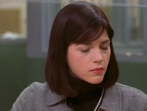 Selma Blair’s Outfits In Legally Blonde Are Textbook Dark Academia Vivian Kensington, New England Preppy Style, Dark Academia Hairstyle, Legally Blonde Outfits, New England Preppy, Academia Hairstyle, New England Prep, Blue Oxford Shirt, Selma Blair