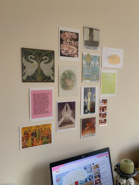 Wall Above Desk Ideas, Postcard Gallery Wall Ideas, Gallery Wall Postcards, Postcard Wall Collage, Postcard Collage Wall, Postcards On Wall, Desk Gallery Wall, Cute Wall Collage, Unc Dorm