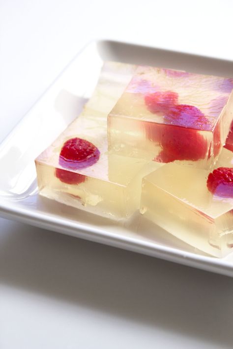 Gelatine Recipes, Gelatin Mousse, Jello Squares, Store Bought Recipes, Jello Jiggler, Valentine Deserts, Space Snacks, How To Make Gelatin, Homemade Jello