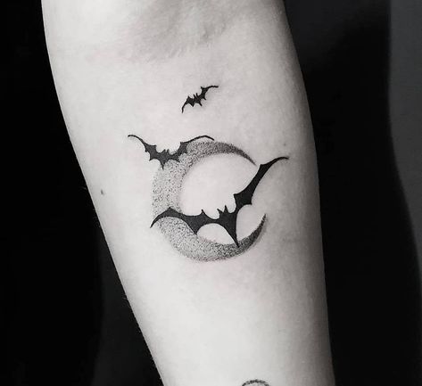 Gothic/Alt/Dark/Tattoo/Decor on Instagram: “Tag someone 🖤 🦇@ophelia.tattoo On Gothic Details 🖤🖤🖤 . #cat #gothic #goth #gothicgirl #gothicmakeup #gothicstyle #gothicfashion #gothiclove…” Ophelia Tattoo, Tattoo Decor, Bats Tattoo Design, Vampire Tattoo, Ankle Tattoos For Women, Goth Tattoo, Bat Tattoo, Wicked Tattoos, Spooky Tattoos