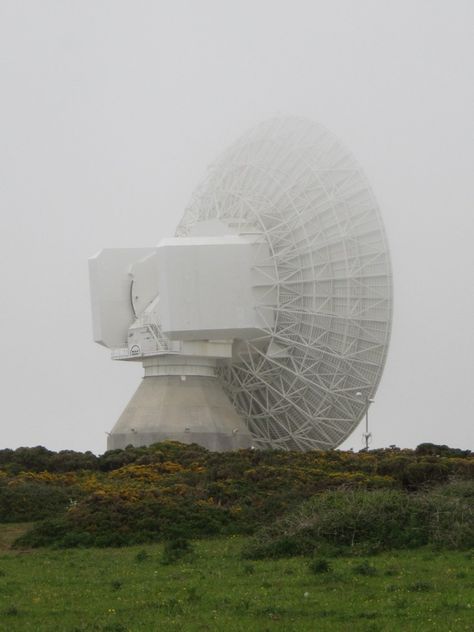 Man Vs Nature, Radio Astronomy, Brutalism Architecture, Photo Caption, Amateur Radio, Telescopes, Space And Astronomy, Brutalism, Antennas