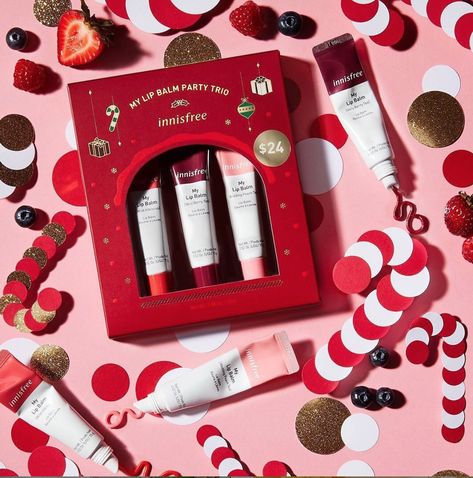 Unwrap the gift of innisfree! Limited-edition Green Holidays sets are at #sephora. 🎁✨ #PromenadeCC Holiday Beauty Packaging, Skin Cupid, Xmas Gift Guide, Beauty Gift Guide, Holiday Photoshoot, Cosmetic Packaging Design, Makeup Package, Holiday Beauty, Cosmetic Sets