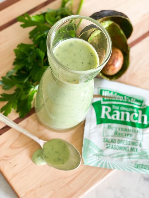 Chili's Avocado Ranch Dressing, Avocado Ranch Dipping Sauce, Best Caesar Salad Dressing, Avocado Ranch Dressing Recipe, Best Caesar Salad, Avocado Lime Ranch Dressing, Ranch Powder, Avocado Ranch Dressing, Carrot Flowers