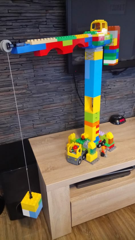 Lego duplo crane 4 Lego Duplo Train, Lego Duplo Ideas, Duplo Ideas, Lego Challenge, Lego Club, Lego Diy, Lego Activities, Lego Craft, Lego Builder