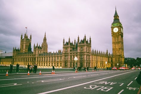 London, England London On Film, London Film Photography, Film Camera Photography, London Vibes, London Dreams, London Film, Canon Ae 1, Wallpaper Uk, London Aesthetic