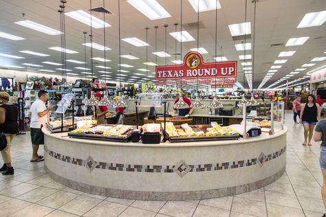 Bucees Texas, Buc Ee's, Laredo Texas, Business Insider, World Famous, Convenience Store, First Time, Bathrooms, Favorite Places