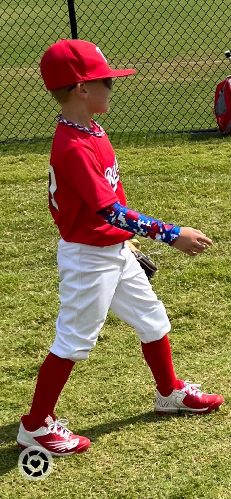 Baseball Arm Sleeves, Sports Day Outfit, Baseball Kids, Travel Baseball, Baseball Bag, Little League Baseball, Baseball Gear, Baseball Boys, Baseball Outfit