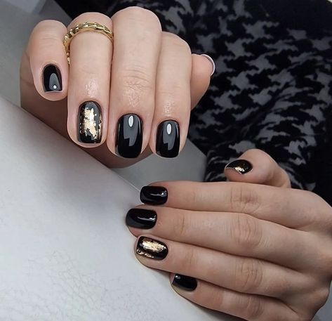 Black Gold Nails, Perfect Hands, Metallic Nail, Nail Foil, Classy Nail, Classy Nail Designs, Metallic Nails, Nail Glitter, Foil Nails