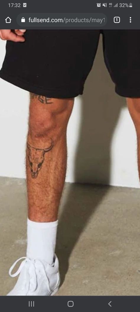 Upper Knee Tattoo Men, Guy Thigh Tattoo, Simple Leg Tattoos, Small Thigh Tattoos, Upper Leg Tattoos, Calf Tattoo Men, Thigh Tattoo Men, Tattoo Homme, Bull Skull Tattoos