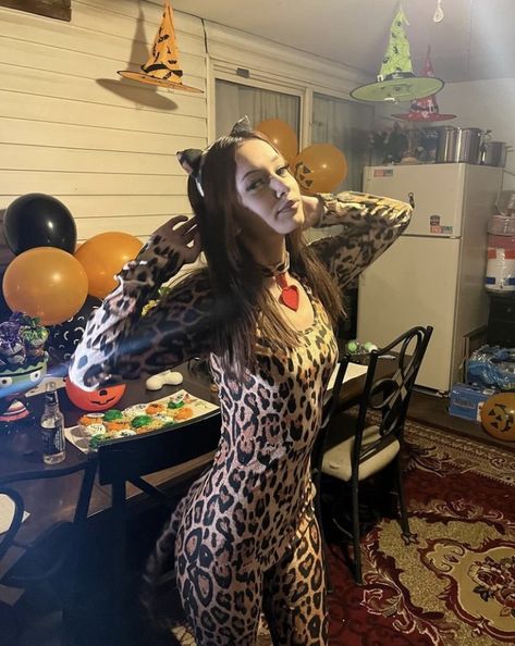 Leopard Costume Aesthetic, Leopard Print Costume, Cheetah Halloween Costume Women, Diy Cheetah Costume Women, Cheetah Costume Halloween, Leapord Halloween Outfit, Leopard Costume Women, Leopard Halloween Costume, Leopard Makeup Halloween