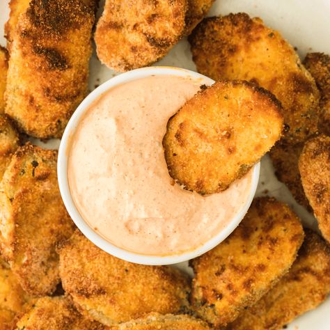 Reheat Fried Pickles In Air Fryer - Fork To Spoon Fried Pickles In Air Fryer, Pickles In Air Fryer, Fried Pickle Recipe, Air Fryer Pickles, Oven Fried Pickles, Deep Fried Pickles, Fried Pickles Recipe, Popcorn Chicken Recipe, Dill Pickle Chips