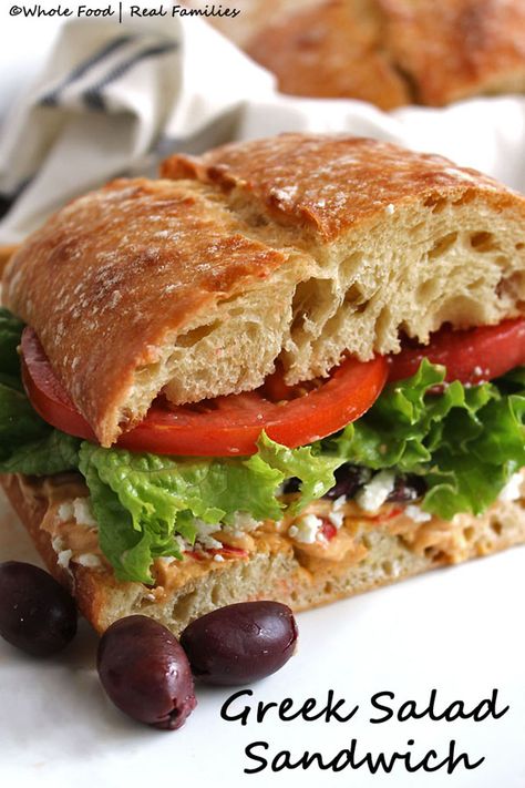 Greek Salad Sandwich Picnic Menu Ideas, Greek Sandwich, Easy Dinner Recipes With Chicken, Salad Hummus, Healthy Easy Dinner Recipes, Hummus Sandwich, Vegetarian Sandwiches, Summer Picnic Food, Picnic Menu