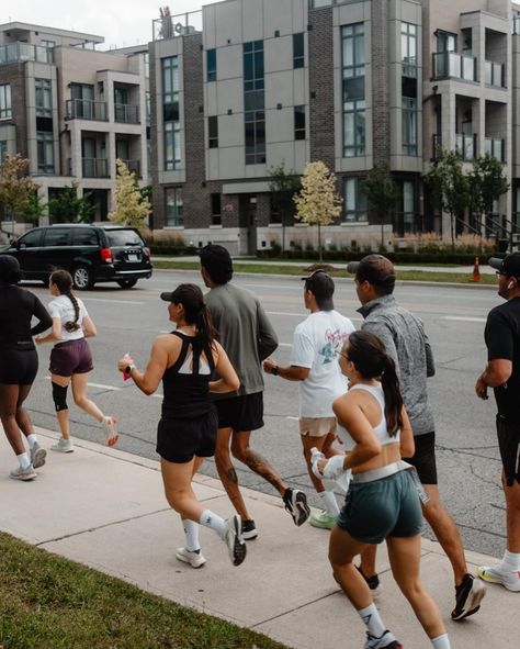 Let’s lead the first Alo RUNNERS Club👀 Recap! Loved celebrating Alo’s new running shoe with so many other runners globally! We all ran a 5km at the same time Saturday🌎 SO to everyone who came out. We almost beat the rain🌧️ You were amazing!! Could not have asked for a better group to lead🤍 Thank you Alo and the staff at Yorkdale Mall for the warm welcome. P.S. Size up a 1/2 size imo. I usually wear 6.5 shoe but wore a size 7 and they fit great. Also wearing all “airlift” items🕺 📸: @7... Running Club Aesthetic, Run Club Aesthetic, Pray Board, Glow Run, Nike Run Club, Walking Club, Running Group, Book Mood Board, Running Friends