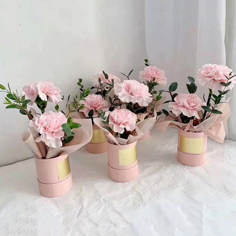 Bucket Gifts, Wedding Party Flowers, Flower Box Gift, Flower Bucket, Flower Paper, Round Flower, Paper Boxes, Candy Chocolate, Wedding Table Centerpieces