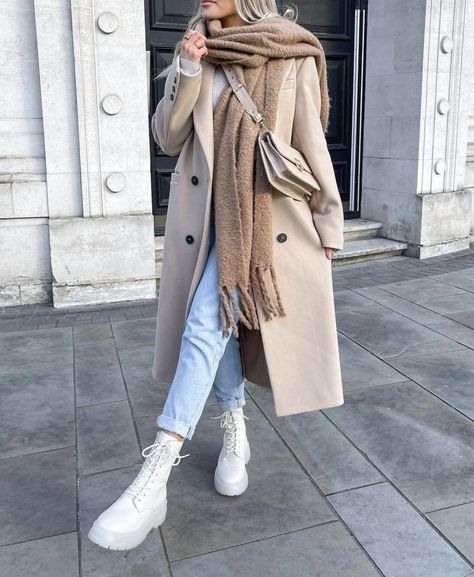 Stone Coat Outfit, Cream Winter Outfits For Women, Light Color Boots Outfit, Beige Winter Coat Outfit, Ivory Boots Outfit Winter, Outfits With Beige Coat, Smart Casual Women Outfits 2024 Winter, Winter Beige Outfit, Pink Teddy Jacket Outfit