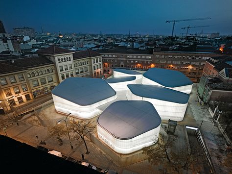 Temporary Market Halls in Madrid - DETAIL inspiration Architecture Cool, Spanish Architecture, Amazing Buildings, Commercial Architecture, Futuristic Architecture, Beautiful Architecture, Contemporary Architecture, Architecture Model, Amazing Architecture