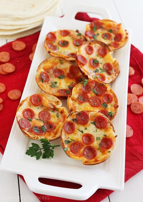 Easy Mini Tortilla Pizzas – The Comfort of Cooking Recipes With Tortillas, Tortilla Pizzas, Snack Hacks, Tortilla Pizza, Diy Snacks, Mini Pizzas, Mini Tortillas, Tortilla Recipe, Pizza Bites