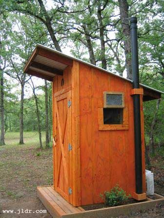 East Texas handmade Outhouse Outhouse Shed, Building An Outhouse, Outhouse Plans, Outhouse Bathroom, Out Houses, Composting Toilets, Outdoor Bathroom Design, Outdoor Toilet, Little League Baseball