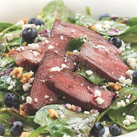 Salad With Steak, Grilled Steak Salad, Blueberry Salad, Low Calorie Dinners, Simple Salad, Fish Salad, Steak Salad, Strawberry Salad, Vegetarian Dinners