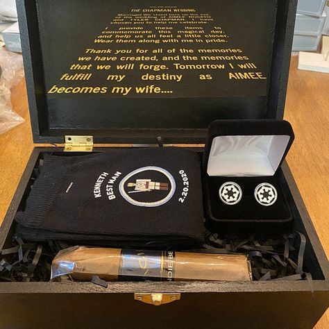 Starwars Groomsmen Gifts, Nerdy Groomsmen Gifts, Star Wars Inspired Wedding, Groomsmen Boxes, Star Wars Wedding Theme, Wedding Roles, Wedding Socks, Star Wars Wedding, Groomsman Gift