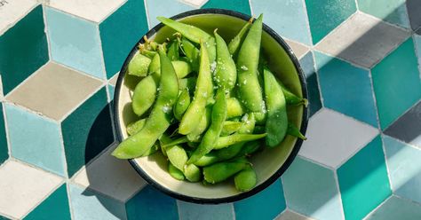 Vegetables High in Protein: 19 Veggies and How to Eat More Benefits Of Edamame, Veggies With Protein, Vegetables High In Protein, Edamame Benefits, High Protein Vegetables, Guacamole Deviled Eggs, How To Make Guacamole, Edamame Beans, Shrimp And Asparagus