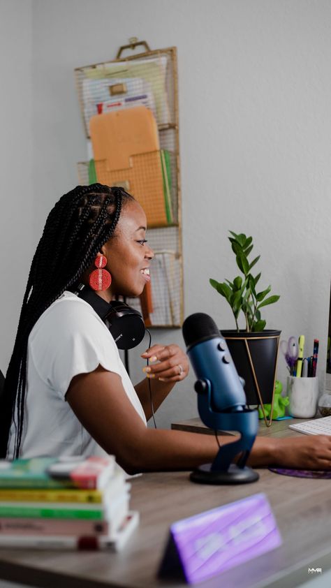 Podcasts Black Women, New Job Black Women, Productive Black Woman, Black Woman Podcast Aesthetic, Career Black Woman Aesthetic, Black Women Podcasts, Black Woman Writer Aesthetic, Black Women Podcast, Podcast Aesthetic Black Women