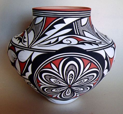 Zuni pottery - Google Search Pottery Contemporary, Zuni Pottery, Southwest Pottery, Native Pottery, American Indian Pottery, American Ceramics, Indian Pottery, Native American Artwork, Pueblo Pottery