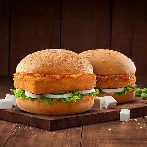 Paneer Crispy, Paneer Burger, Crispy Burger, Crispy Paneer, Paneer Cheese, Cheese Burger, Tasty Recipes Videos, Cheese Bread, Breakfast Items