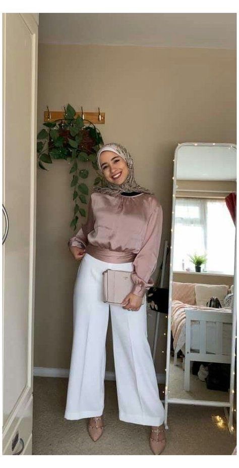 Classic Blouses For Women Hijab, Modest Soiree Outfits, Hijabi Soiree Outfits, Blouse Soiree Outfit Hijab, Hijab Outfit For Party, Elegant Outfit Hijab Ideas, Hijab Classic Outfit, Simple Soiree Outfit Hijab, Graduation Outfits Hijab