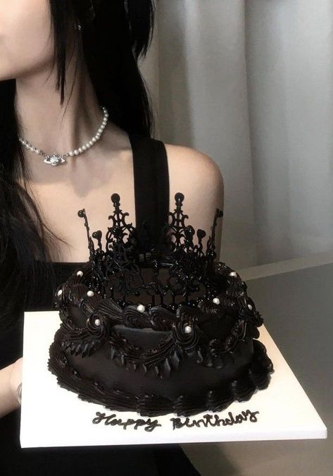 Gothic Birthday Cakes, Goth Cakes, Queens Birthday Cake, Gothic Cake, Vintage Birthday Cakes, Funny Birthday Cakes, Queen Birthday, Creative Birthday Cakes, Dark Feminine Aesthetic