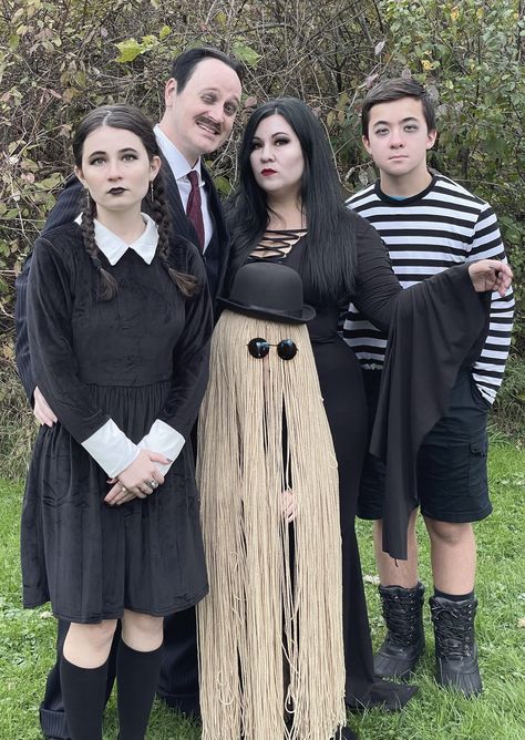 Addams Family Costumes Group, Adams Family Costume Family Of 5, Adams Family Cosplay, Addams Family Cosplay, Adam’s Family Couple Costume Diy, Adam Family Costume, Addams Family Costume Group, The Adams Family Costumes, Adams Family Halloween Costumes