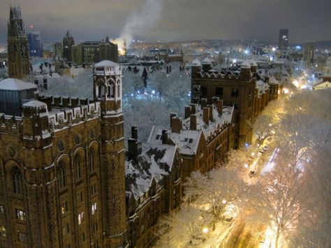 Yale @ its most alluring/nostalgia-inducing Snowy Night, New Haven Connecticut, Graduate Degree, Dream College, Yale University, Dream School, Winter Photo, New Haven, Autumn Aesthetic