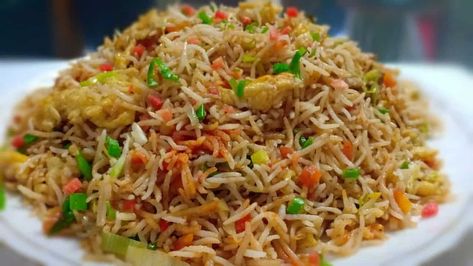 Heartiest meal to fix your cravings. Egg Rice Recipes Indian, Chinese Rice Recipe, Veg Kurma Recipe, Cooking Fried Rice, Baked Omelette, Homemade Stir Fry, Vegetarian Stir Fry, Rice Fried, Electric Rice Cooker