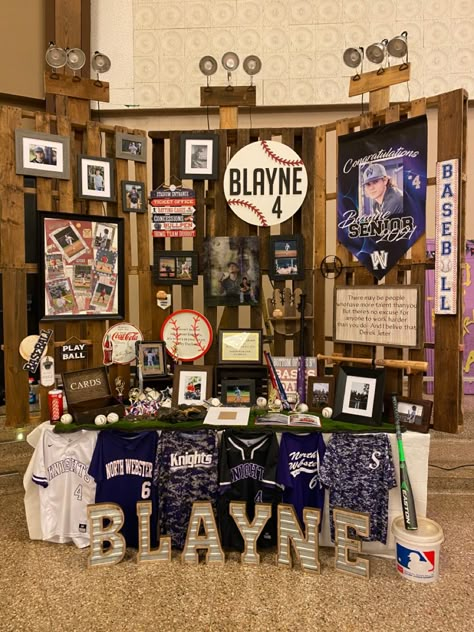 High School Senior Table Display, Backyard Graduation Party Ideas For Boys, Softball Graduation Party Ideas, Senior Table Ideas Sports, Baseball Graduation Party Ideas, Rustic Graduation Party Ideas, Grad Party Table Display, Graduation Photo Displays, Baseball Centerpiece