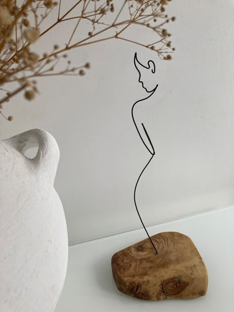 Wire Sculpture Easy, Metal Wire Crafts, Silhouette Art Ideas, Wire Art Ideas, Metal Wire Sculpture, Wire People, Metal Wire Art, 3d Tiskárna, Copper Wire Art