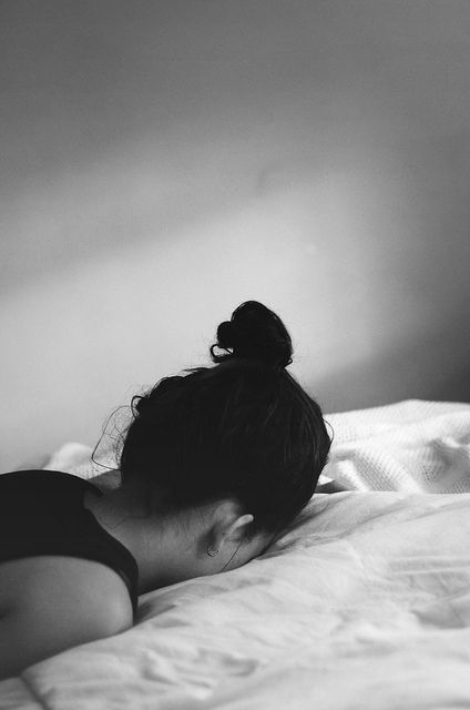 emotion, black and white, photography Ways To Fall Asleep, Black And White Face, Always Tired, The Pillow, We Are The World, White Face, Dark Photography, Black N White, 인물 사진