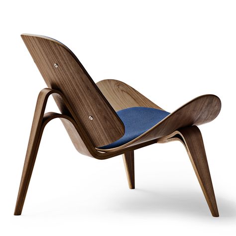 CH07 Shell chair - Lounge Chair by Hans J Wegner - Carl Hansen & Søn Wegner Shell Chair, Hans Wegner Shell Chair, Panton Chair, Carl Hansen & Son, Sofa Lounge, Carl Hansen, Hans J Wegner, Unique Chair, Walnut Shell