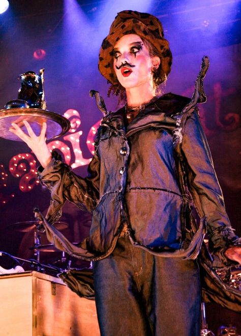 jon walker’s flip flops on Twitter: "lucent dossier for panic at the disco 2006 // a thread https://t.co/wDwoX19GXM" / Twitter Lucent Dossier, Jon Walker, The Young Veins, Circus Outfits, Disco Costume, Ryan Ross, Panic At The Disco, Courtney Love, So Me