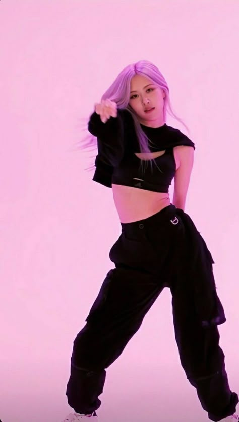 #rosé #hylt dance practice Rose Dance Practice Outfit, Dance Outfits Practice Hip Hop, Kpop Dance Practice Outfits, Rose Dance, Dinner Outfit Winter, Rose Outfit, Plant Styling, Dance Outfits Practice, European Summer Outfits