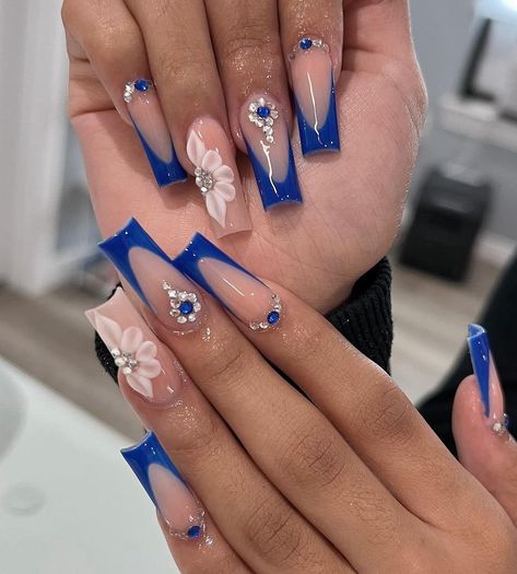 Royal Blue With White Nails, Blue Virgencita Nails, Quince Nails Blue Short, Royal Blue And Gold Nails Short, Blue Latina Nails, Royal Blue And White Acrylic Nails, Navy Blue Acrylic Nails Designs, Royal Blue Acrylic Nails Ideas, Royal Blue Birthday Nails