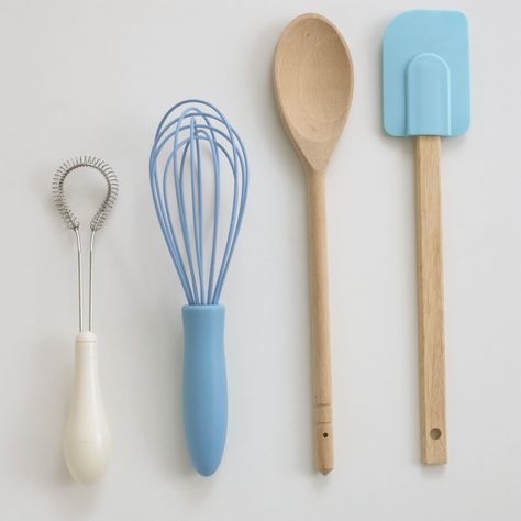 The baking tools that are essential if you want to make different types of desserts, baked goods or other confections. Cake Utensils, New Kitchen Gadgets, Cooking A Roast, Types Of Desserts, Baking Equipment, Baking Utensils, Tool Cake, Happy Foods, Baking Set