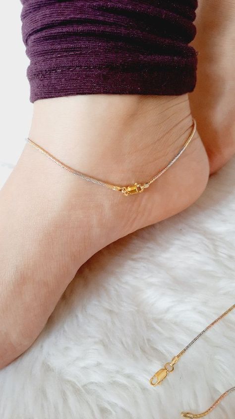 Gold Anklet Designs, Silk Thread Earrings Designs, Silver Anklets Designs, Anklet Gold, Anklet For Women, Gold Jewelry Outfits, Gold Bangles For Women, Baby Bangles, Anklet Designs