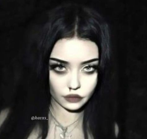 Dark Makeup Looks, Vampire Bride, Look Grunge, Alt Makeup, Swag Makeup, Alternative Makeup, Edgy Makeup, Gothic Makeup, Goth Makeup